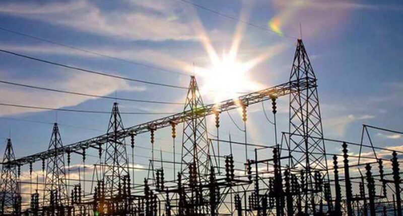 Matta: La reforma reconoce el fracaso del monopolio eléctrico sin dar garantías a inversionistas
